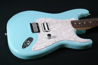 Fender Limited Edition Tom Delonge Stratocaster, Rosewood Fingerboard, Daphne Bl