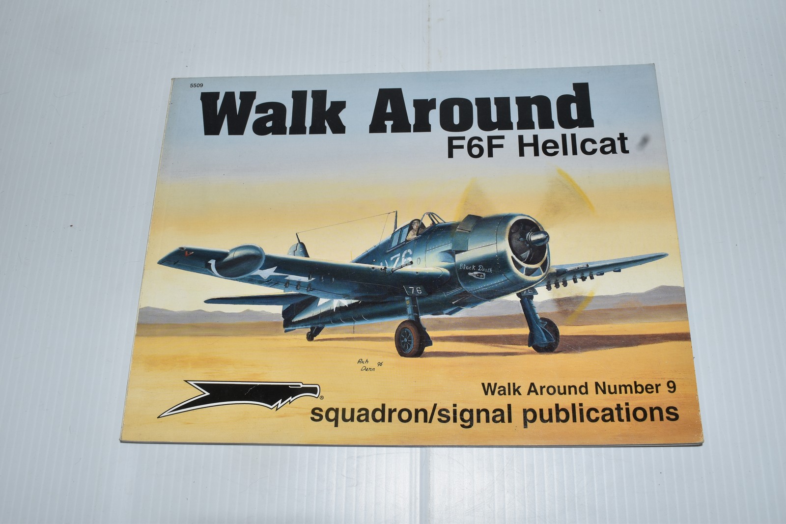 Walk Around F6F Hellcat Book  (ETF82)
