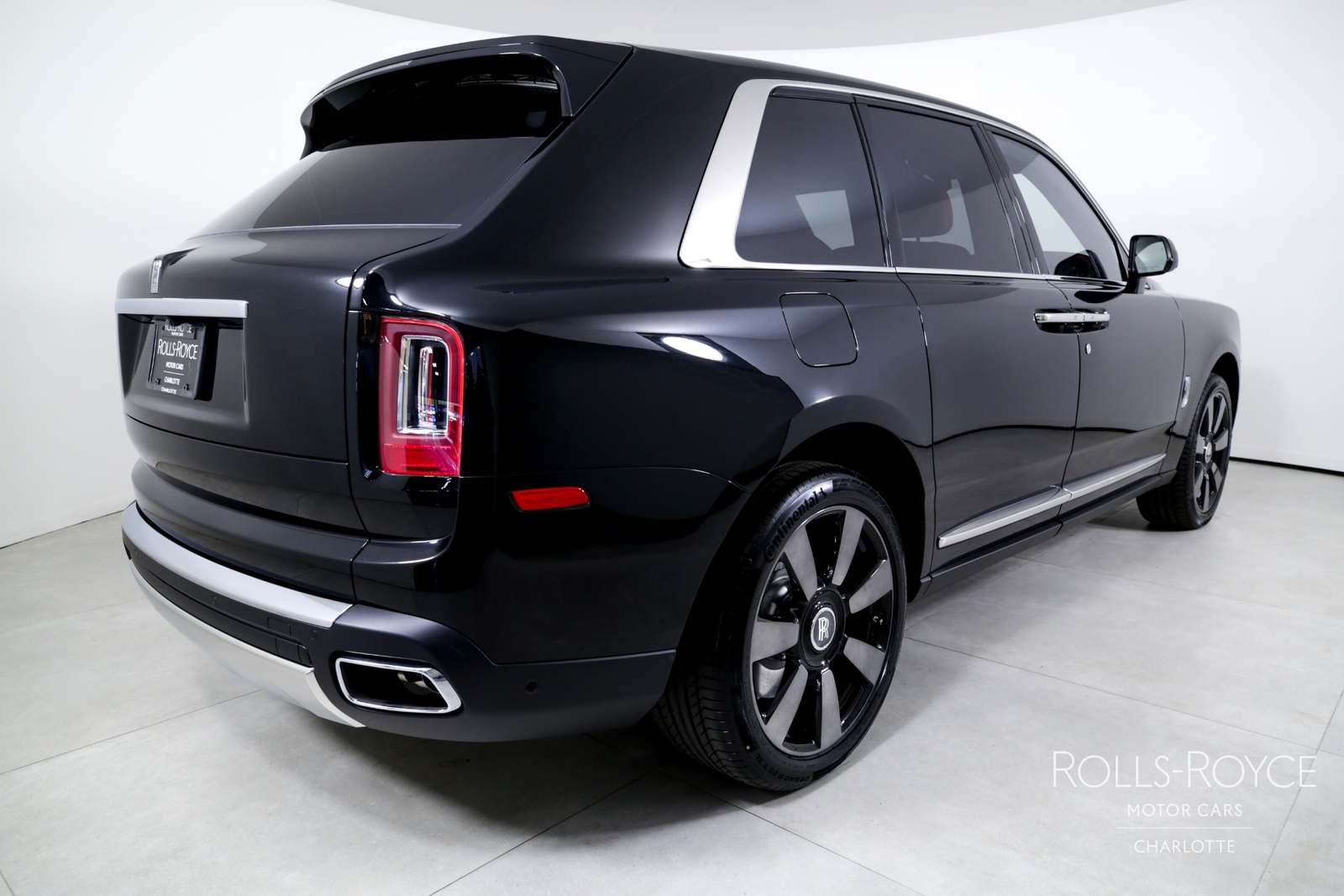 Owner 2024 Rolls-Royce Cullinan, Black Diamond with 29 Miles available now!