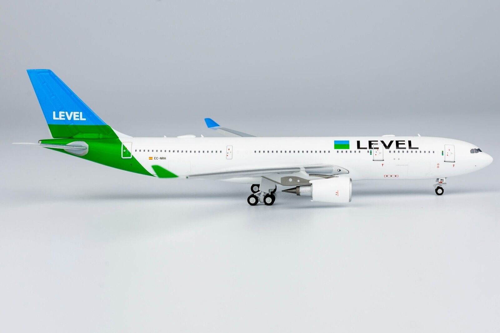 1/400 A330-200 エバーエアー 1:400 NG Model LEVEL AIRBUS A330-200 Passenger Airplane