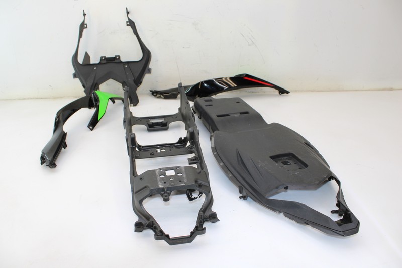 19-23 NINJA ZX6R 636 REAR SUBFRAME SUB FRAME WITH UNDER TAIL