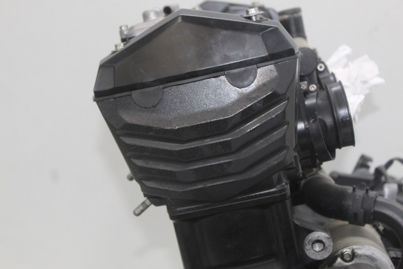 15-16 Kawasaki Z800 Zr800 B Engine Motor cylinder head cases