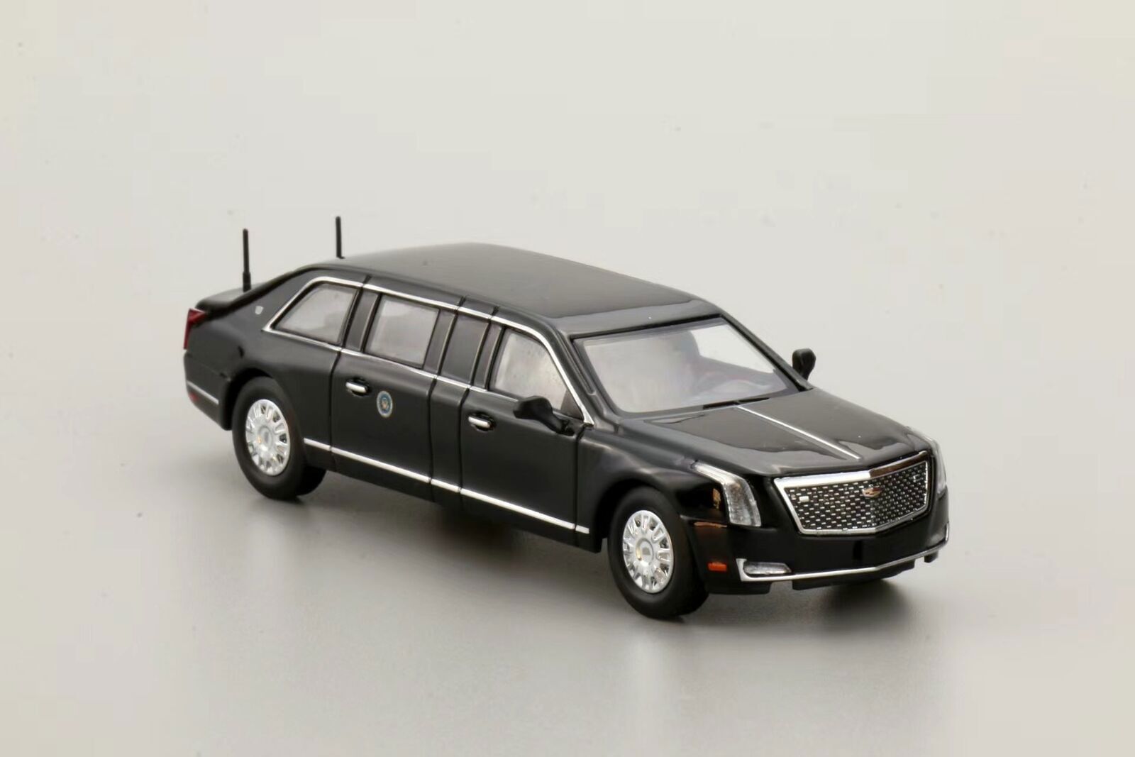 1:64 Scale 3rd Gen Cadillac Beast Presidential Limousine Diecast