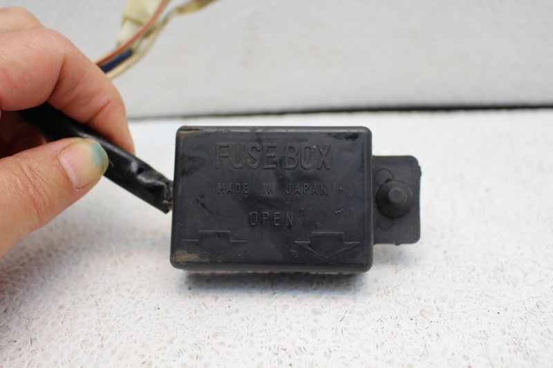 1980-1983 KAWASAKI 550 LTD KZ550C FUSE BOX FUSE PANEL (KB34