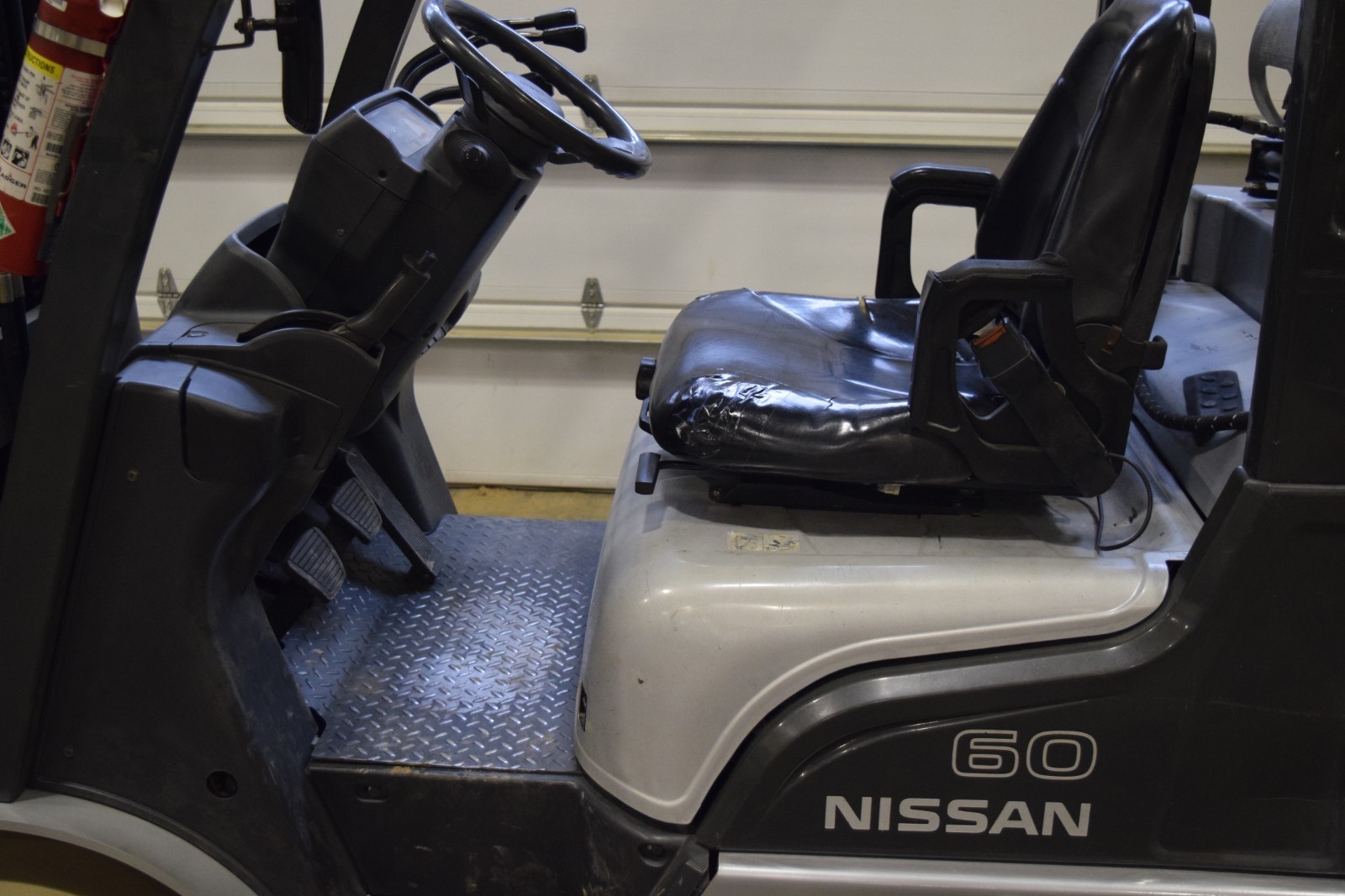 Nissan 60 fork lift 6000 # capacity articulating forks & side shift LOW HOURS