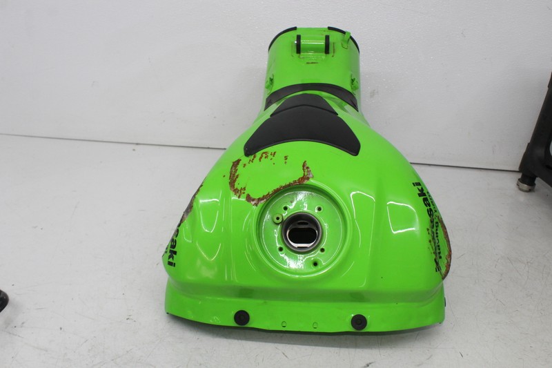 ガスタンク チラシ 21-24 KAWASAKI NINJA ZX10R GAS TANK FUEL CELL PETROL