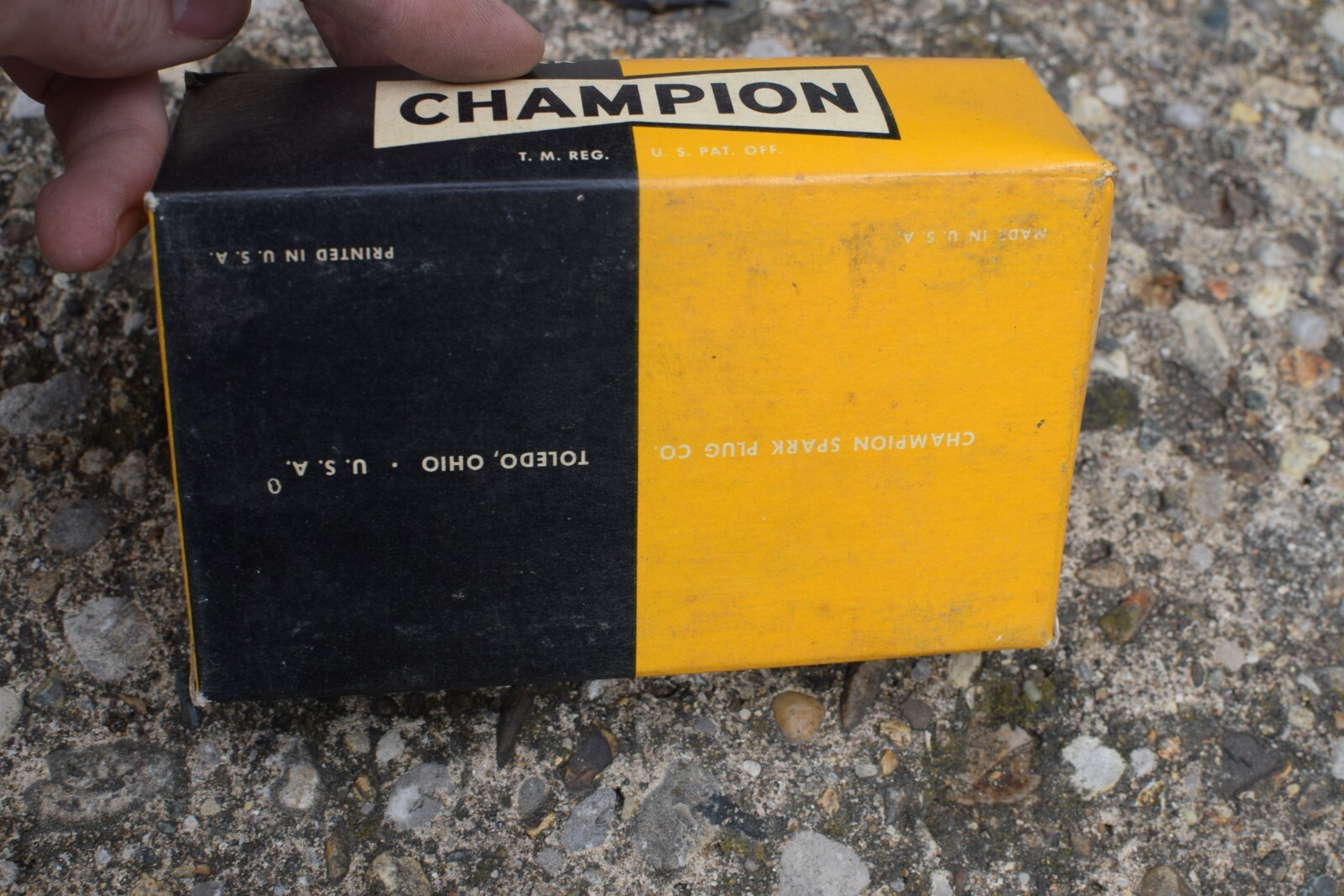 Vintage Champion Spark Plugs 10 Plugs New In Original Box NOS