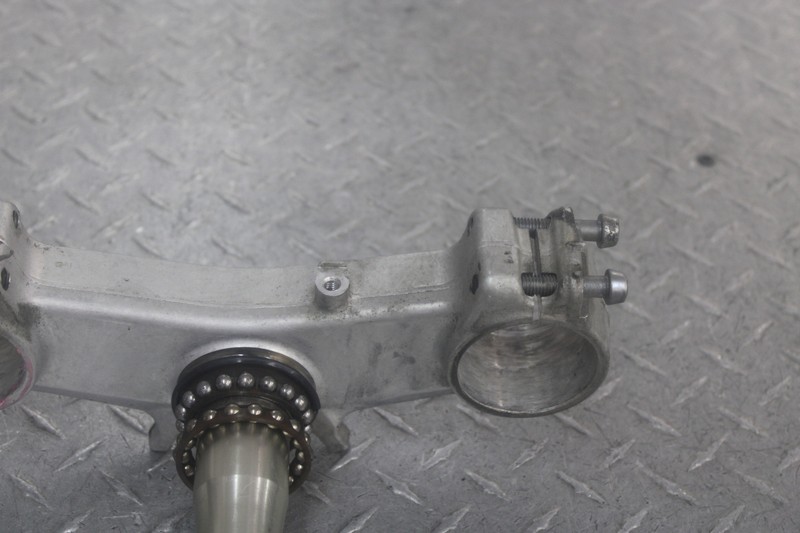 2005 KAWASAKI NINJA ZX6R ZX636C FRONT LOWER TRIPLE CLAMP