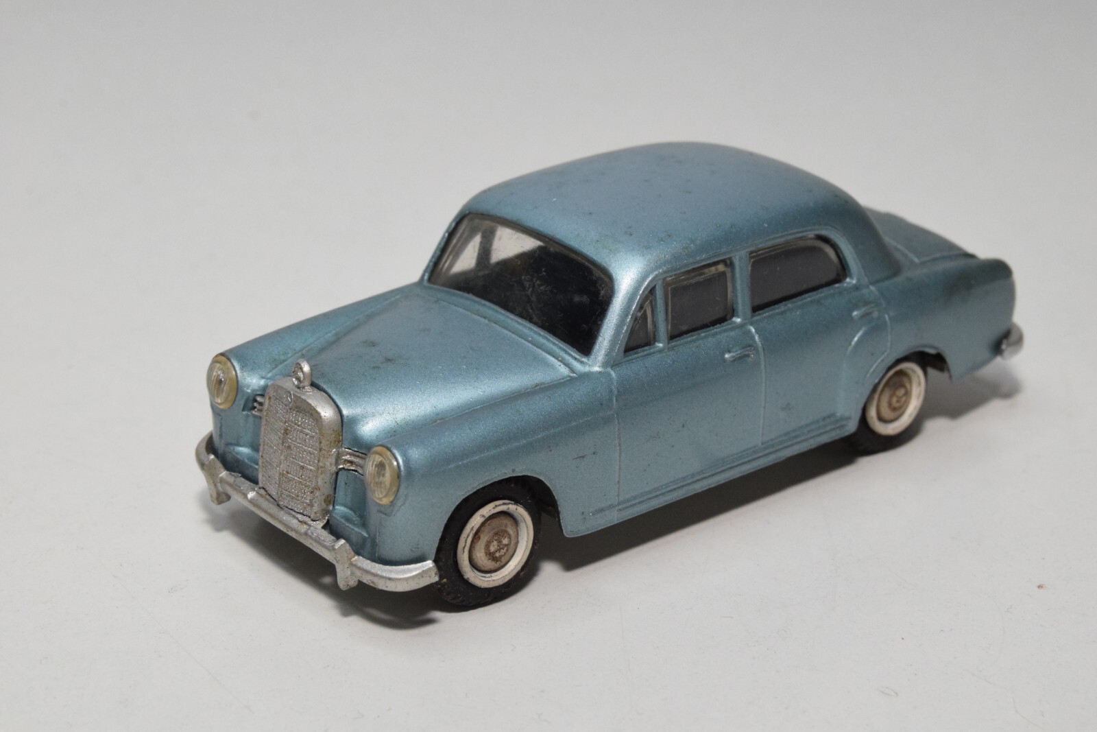 ミニカー TEKNO NO.723 MERCEDES - BENZ 190 ミニカー TEKNO NO.723 MERCEDES - BENZ 190 ミニカー TEKNO NO