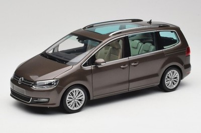 Volkswagen Sharan 7N Oak Brown Metallic Minichamps 1:18 | 110051001
