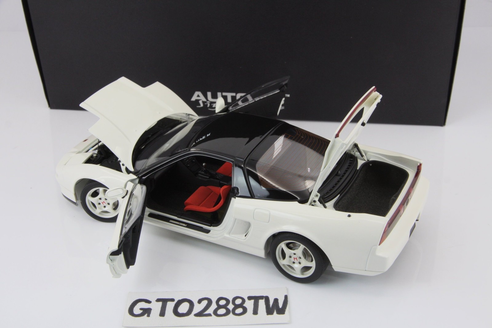 AUTO art 1/18ホンダNSX-NA1チャンピオンシップホワイト AUTOart 1:18 scale HONDA NSX Type R(NA1) 1992 Champion White