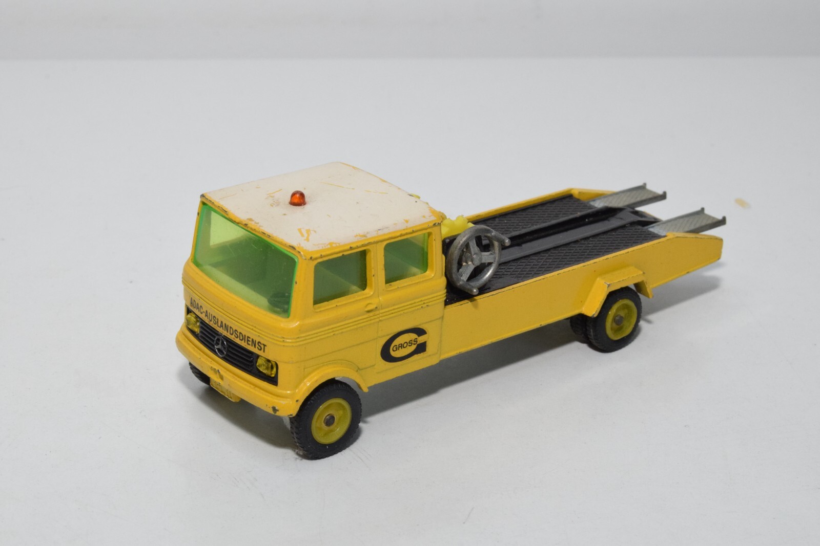 【ScaleMini 】Mercedes-Benz LP 608 Porsche Schuco 1:43 Mercedes-Benz LP 608 box truck Porsche 03521