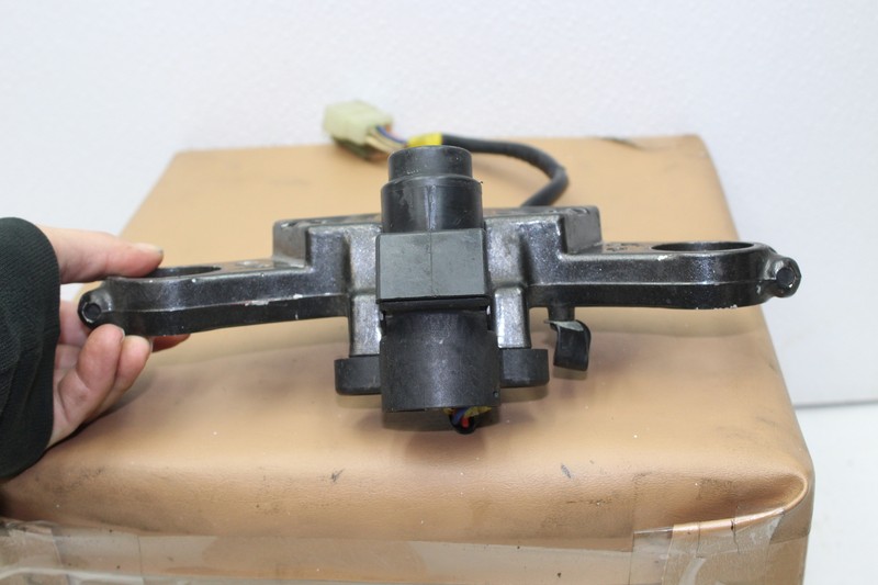 KAWASAKI NINJA ZX750 TRIPLE TREE TOP IGNITION SWITCH LOCK *NO KEY