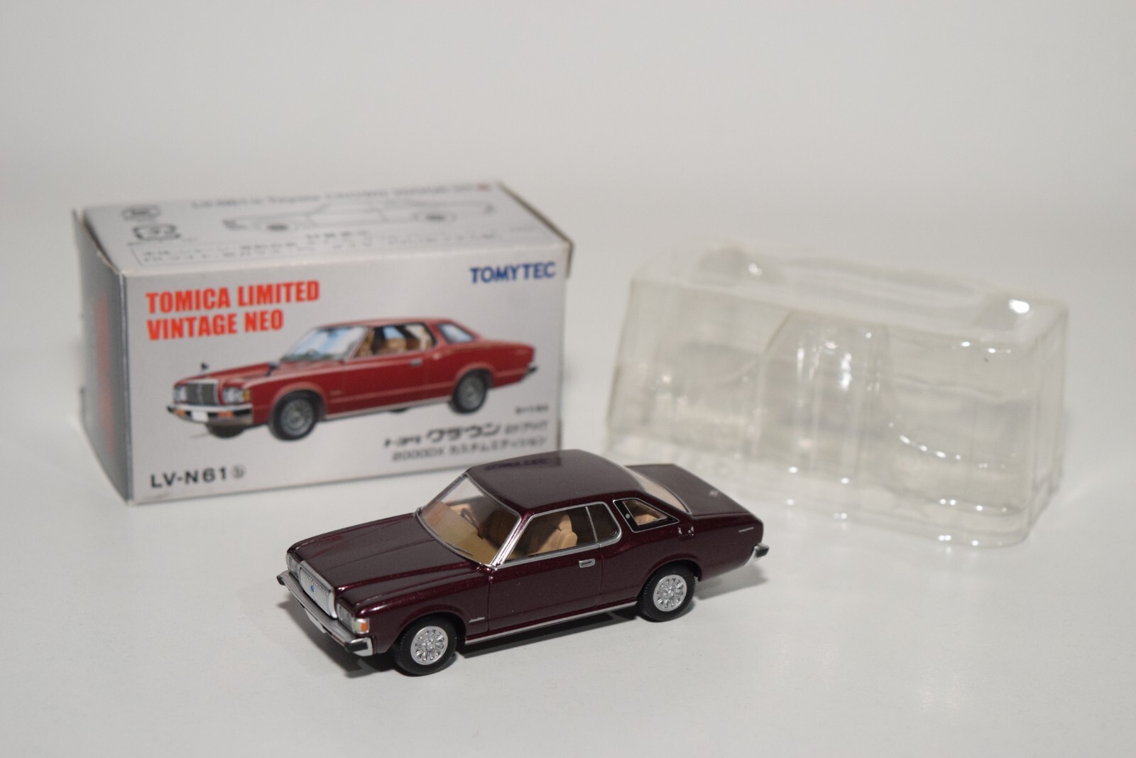 A94 1:64 3 INCH TOMICA TOMY VINTAGE LV-N61B TOYOTA CROWN