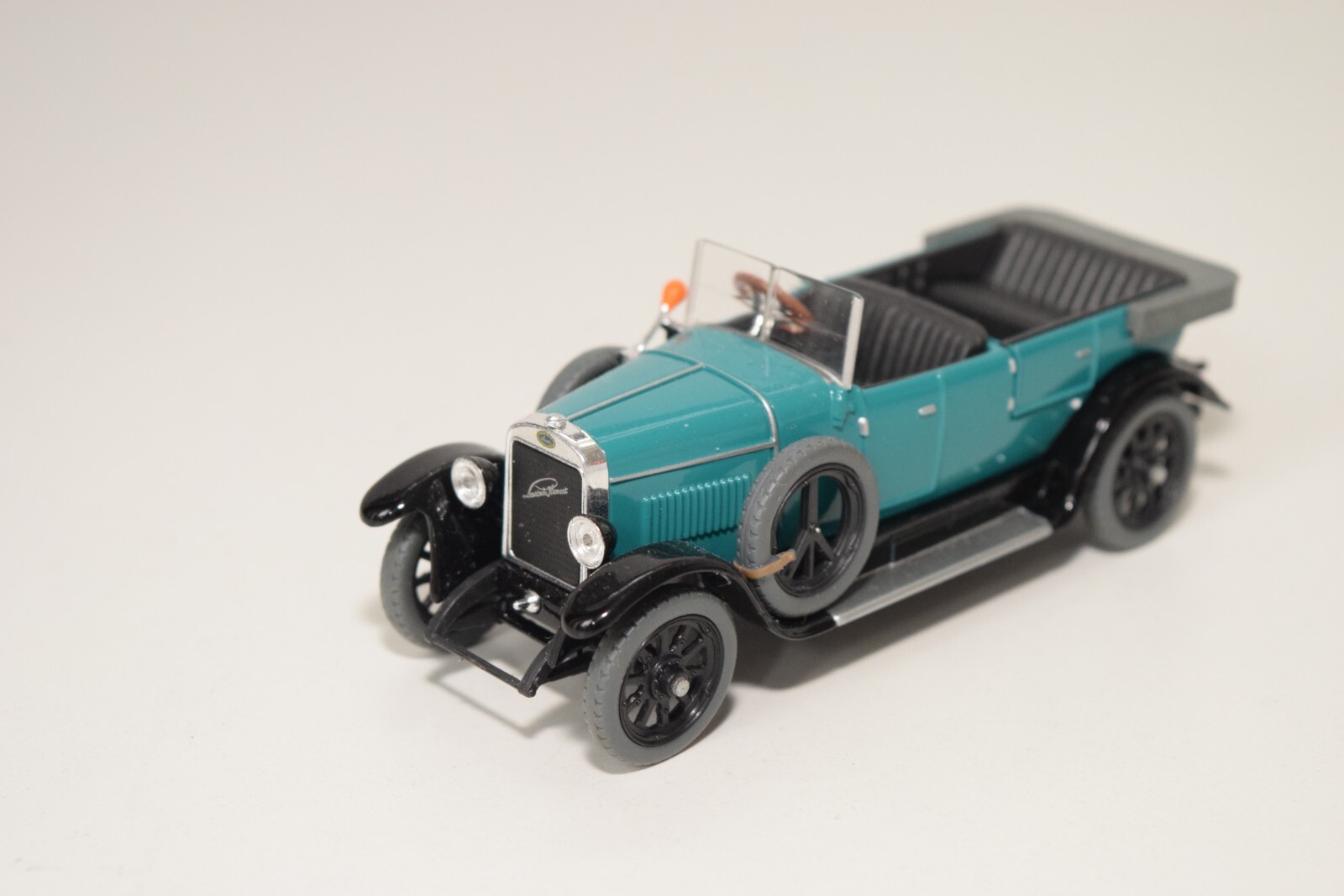 A51 1:43 ABREX L&K SKODA COMBI GREEN WITH BLACK MINT