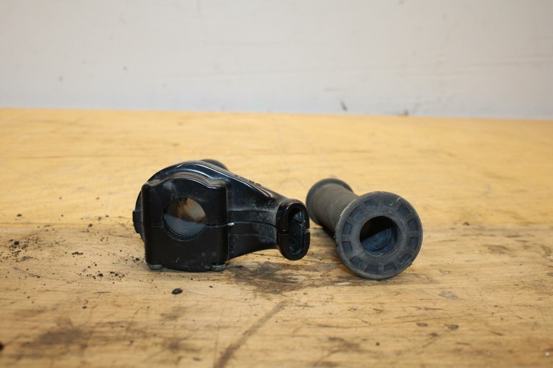 キハダSAR 04-05 KAWASAKI NINJA ZX10R THROTTLE CABLE LINE HOUSING GUIDE