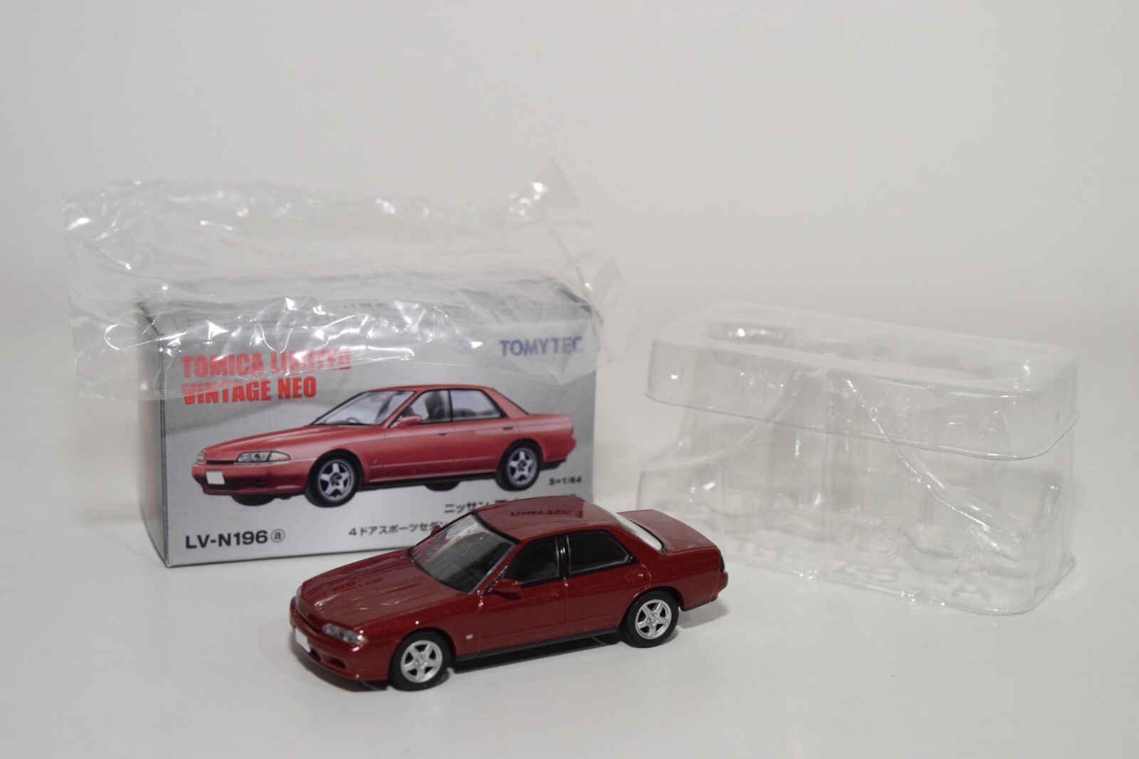 A94 1:64 3 INCH TOMICA TOMY VINTAGE LV-N196A NISSAN SKYLINE