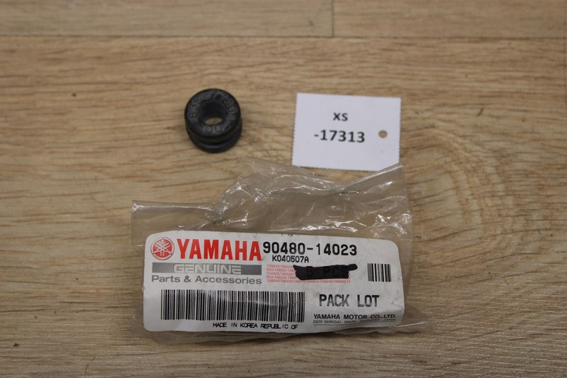 Yamaha 90480-14023 Grommet Nos Neu Genuine Xs17313