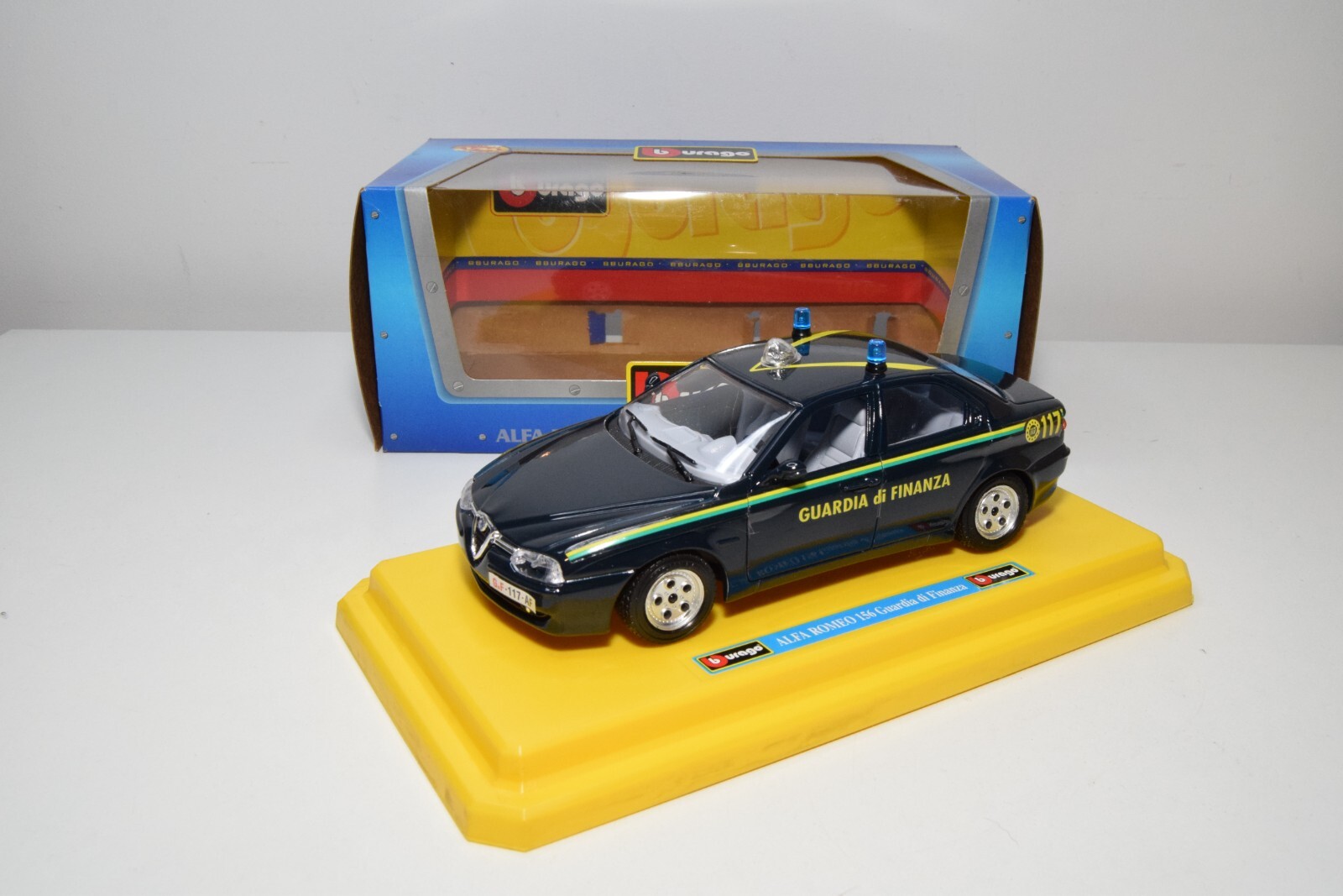 ブラーゴ　アルファロメオ156 1/24 パトカープラモ alfaromeo ブラーゴ アルファロメオ156 1/24 パトカープラモ alfaromeo