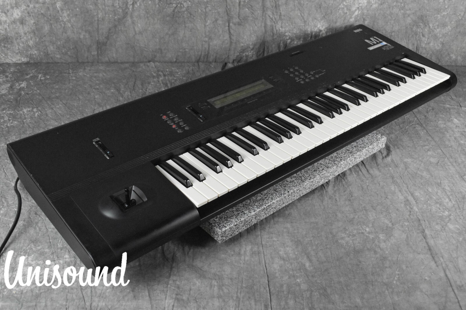 1 Y Warranty] KORG M1 Music Workstation Synthesizer in Very