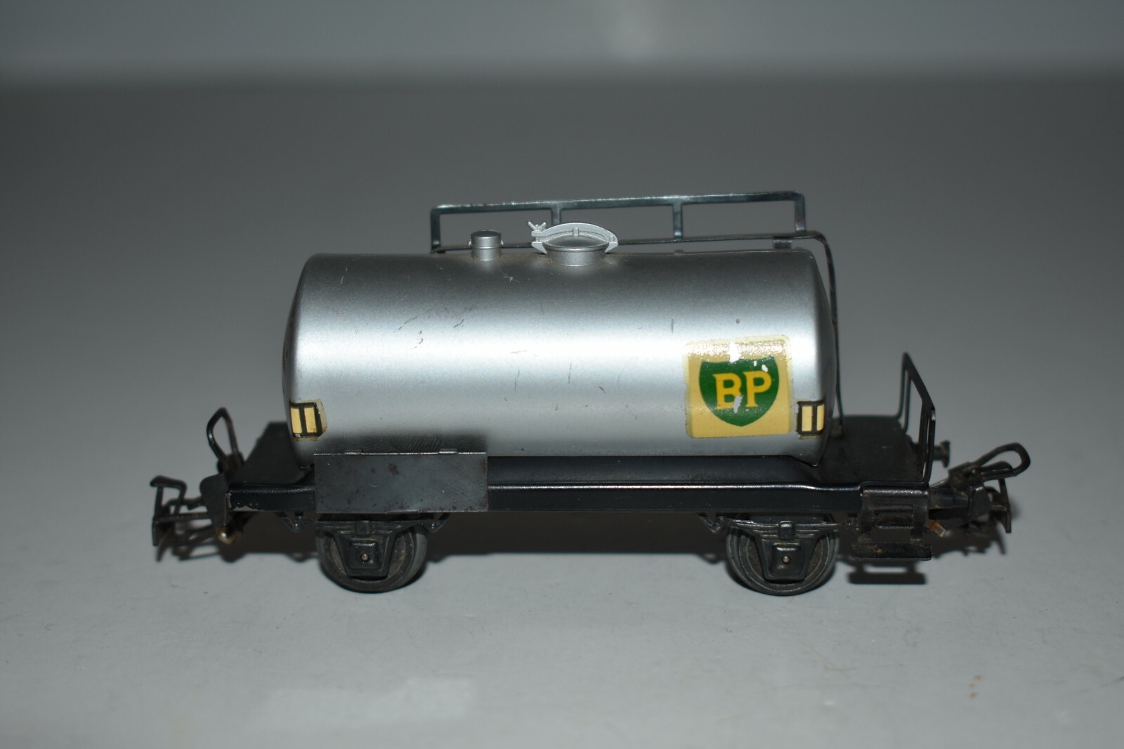 HO Scale Vintage Marklin British Petroleum Single Dome Tank HO Scale Vintage Marklin British Petroleum Single Dome Tank