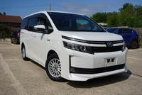 2014/14 Toyota Voxy Hybrid 1.8 White 7 Seat Power Sliding Door ULEZ