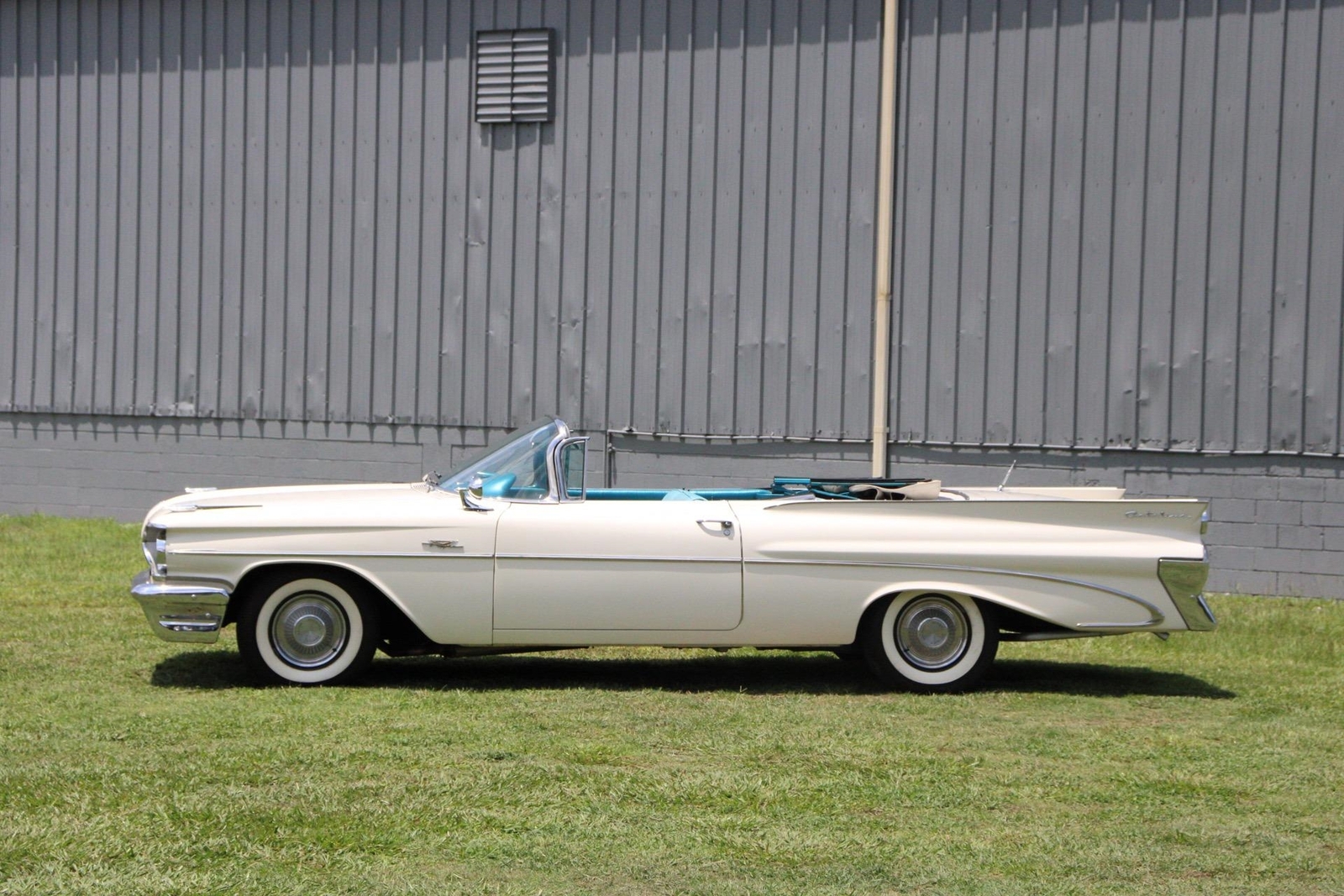 Owner 1959 Pontiac  Catalina Convertible White