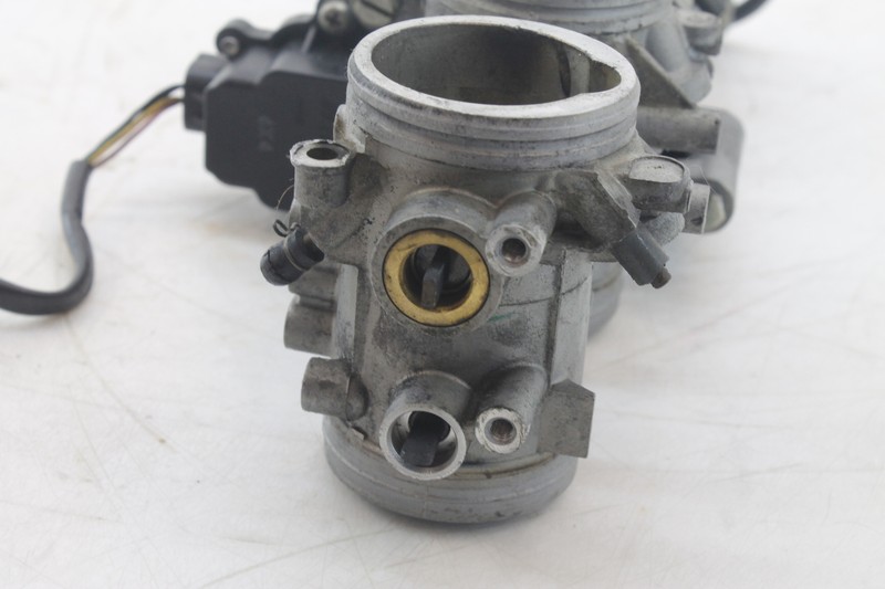 R 【美品】InBody270 06-07 ZX10R FUEL INJECTORS RAIL MAIN