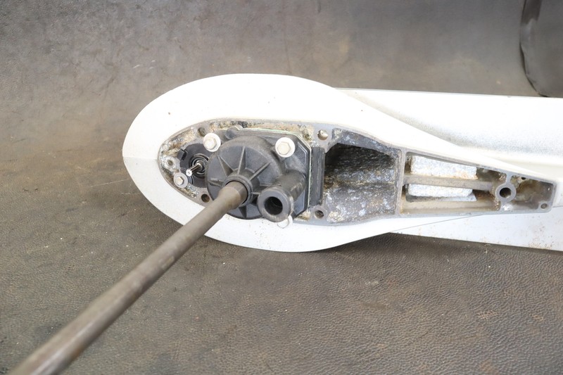 1999 HONDA BF90A 90HP OUTBOARD GEARCASE LOWER UNIT 41100-ZW1