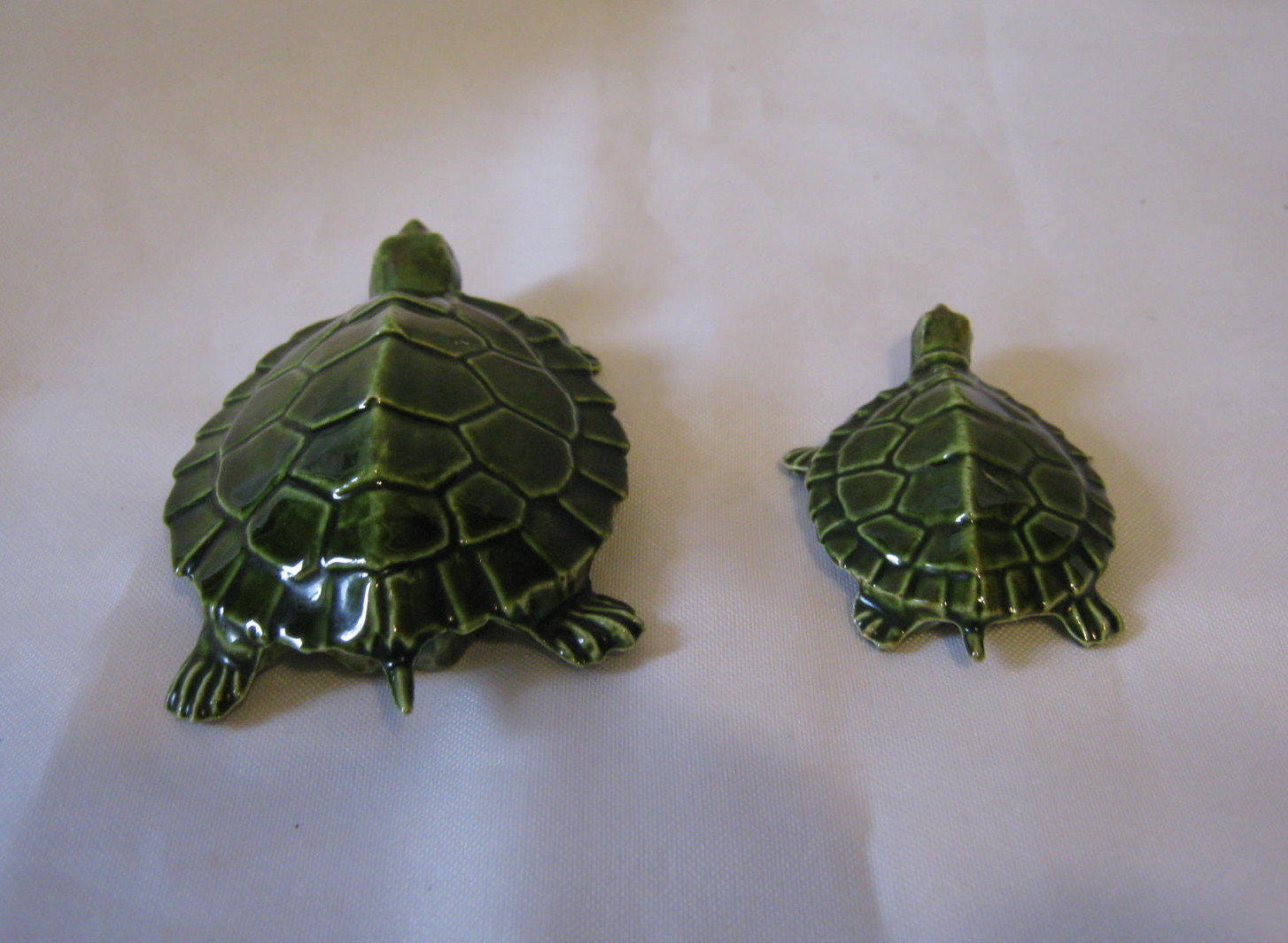 Vintage Pair Ceramic Miniature Green Turtle Figurines Unbranded
