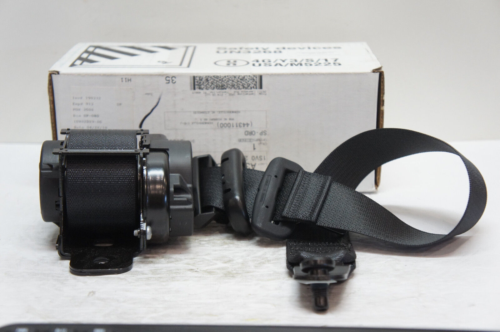 Chrysler - 615134100 SEAT BELT RETRACTOR 620286500E OEM *A6096 Chrysler - 615134100 SEAT BELT RETRACTOR 620286500E OEM *A6096