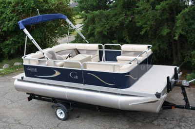 New 18 Ft pontoon boat