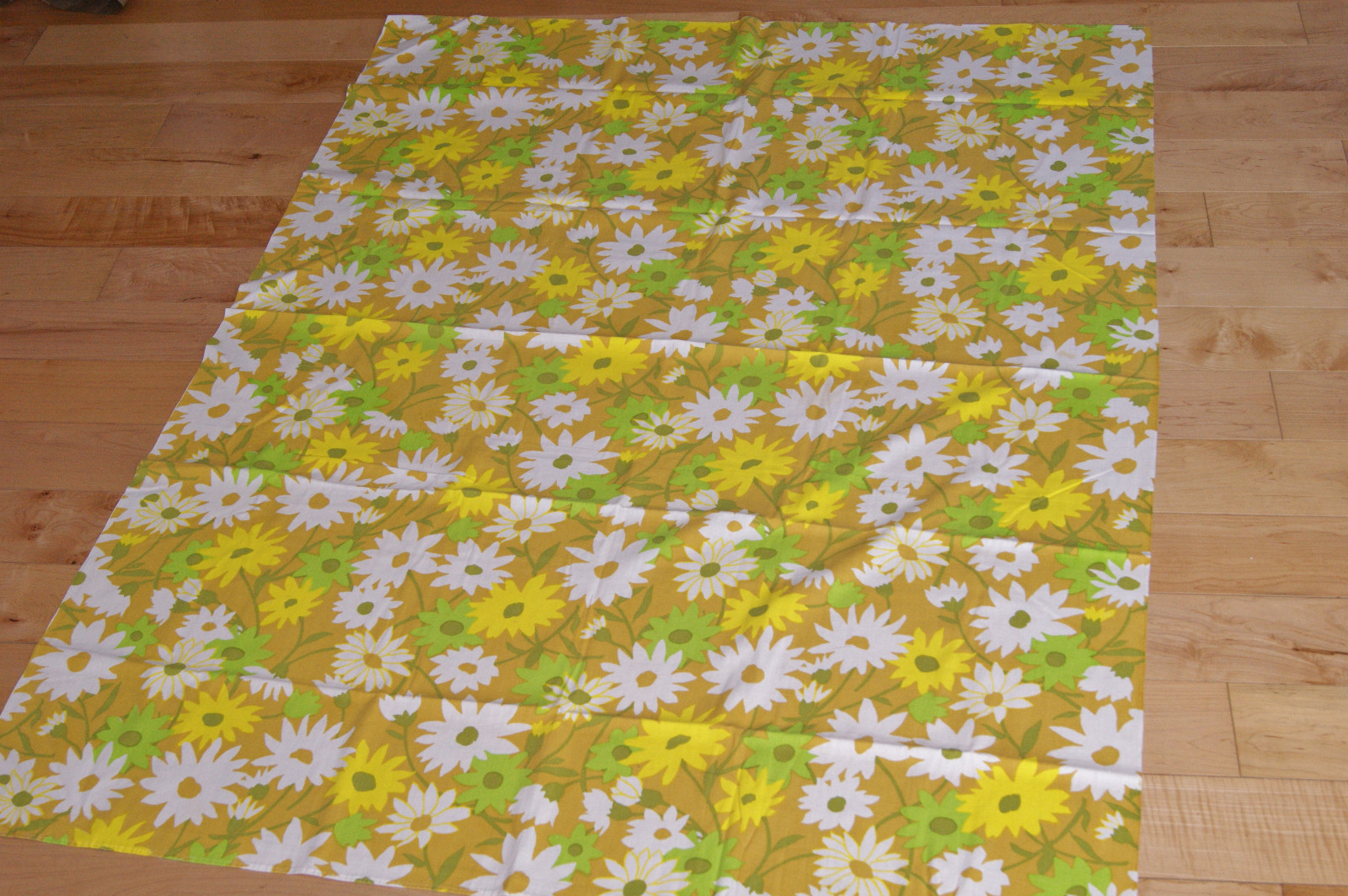 Beautiful Daisy Daisies Print Tablecloth  - Oblong - 67
