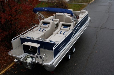 New-2785 rear lounge pontoon boat with 60 four stroke mercury and a dual bunk tr