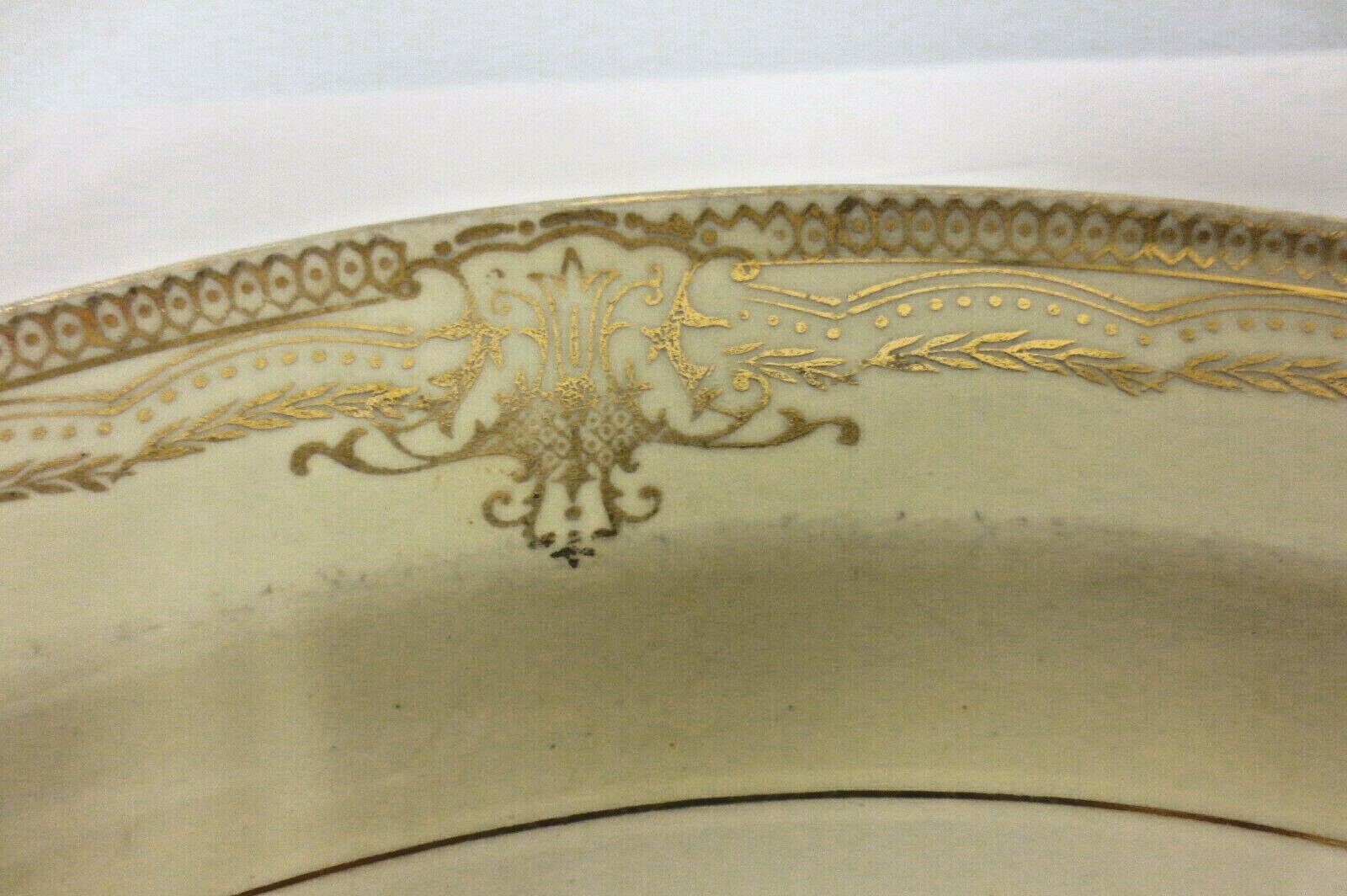 Edward M Knowles USA Hostess 11 1/2