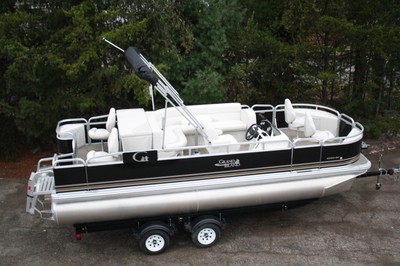 20 ft Tahoe fish and fun pontoon boat