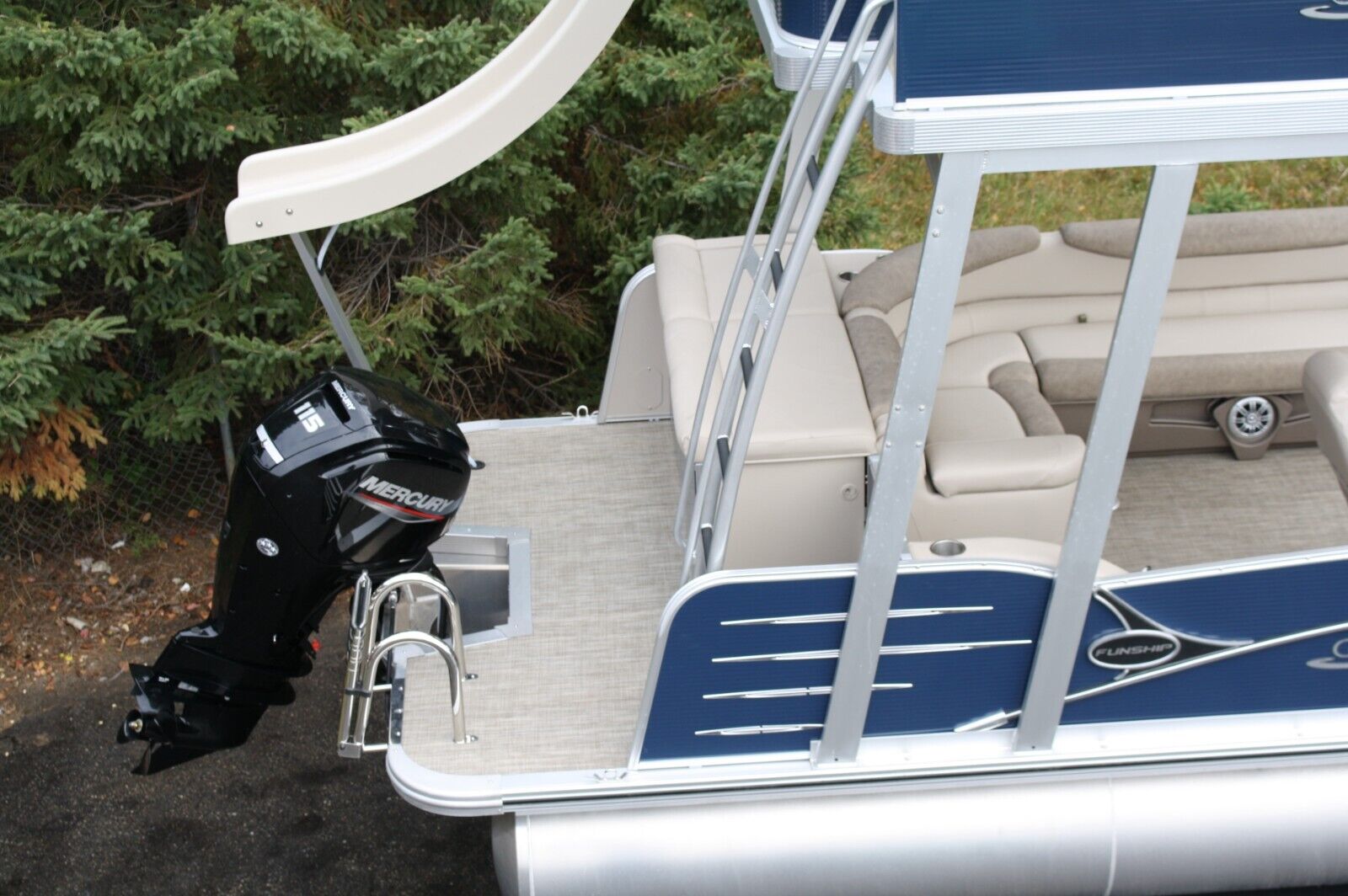New-2785 27 ft Funship pontoon boat with 115  Hp Trailer---In stock