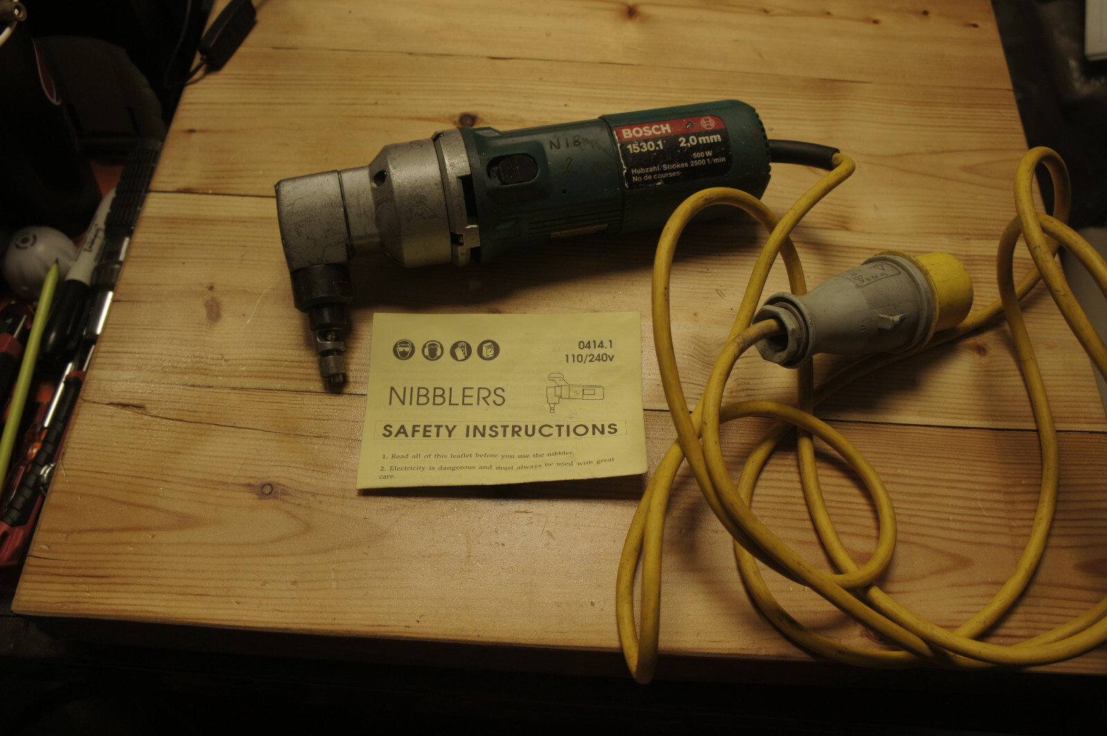 Bosch Professional 1530.1 GNA 2,0 2.0mm SHEET METAL CUTTER SHEARS 814