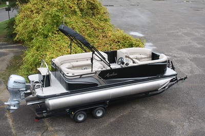 New 22 Ft Tahoe quad lounge tritoon