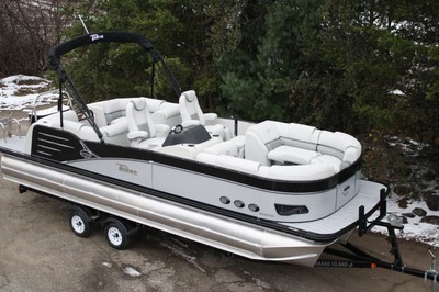 25 ft pontoon with 250 four stroke and trailer
