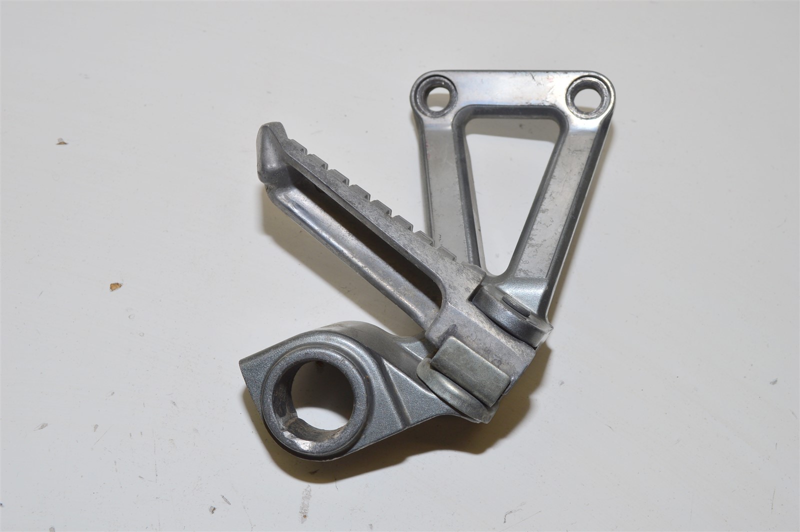 零ページ Kawasaki Ninja ZX 6R Passenger Footpeg Bracket Rearset RIGHT