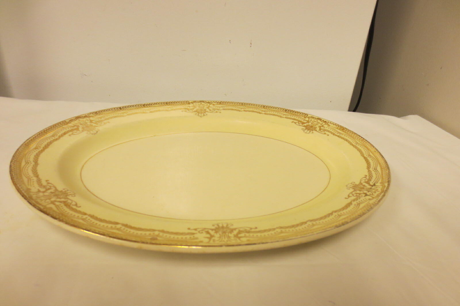 Edward M Knowles USA Hostess 11 1/2