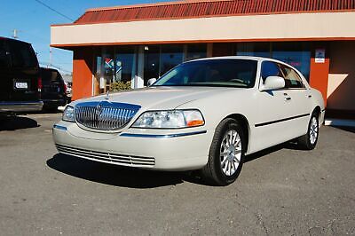 VERY NICE LOW MILEAGE, ONLY 68,523, SIGNATURE SERIES TOWN CAR....UNIT# 6086W