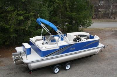 2485 Tmltz Entertainer triple tube pontoon boat with 150 and trailer