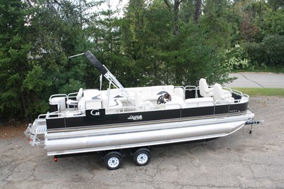 24 ft pontoon boat tritoon with high performance tubes with 250 and trailer