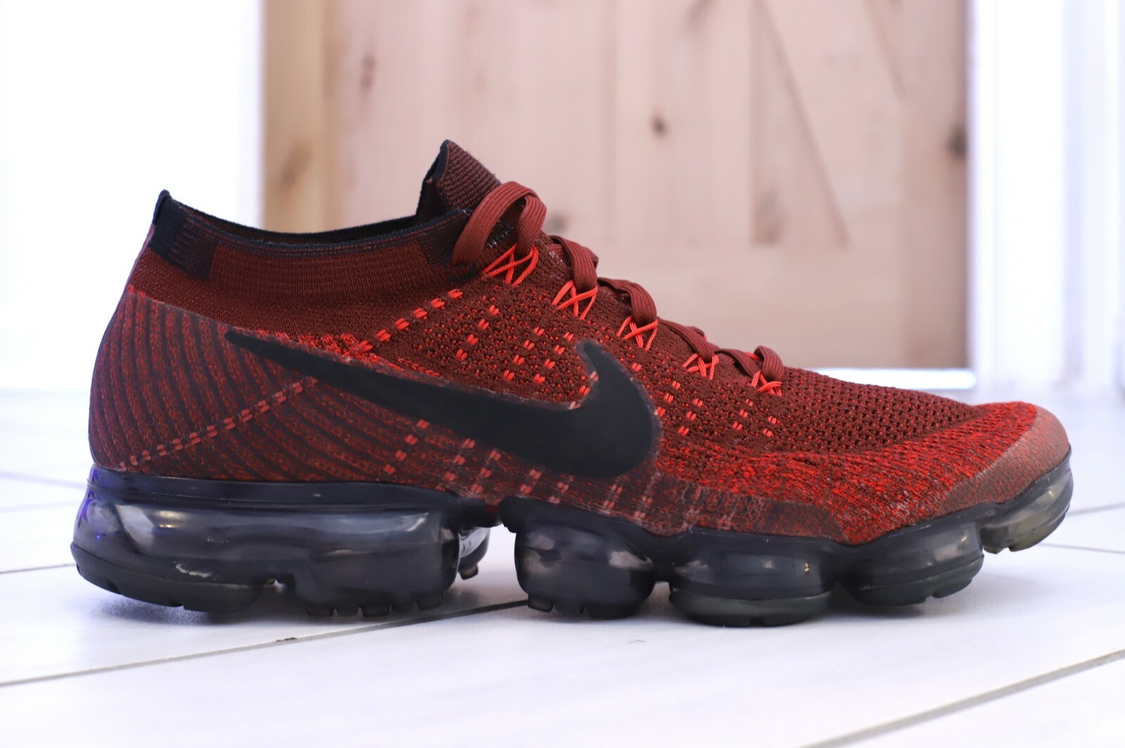 nike flyknit red and black