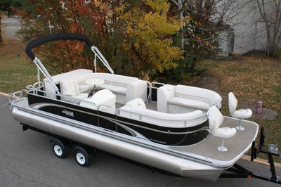 25 GT Cruise bowfish pontoon boat with 115 four stroke - dual bunk trailer