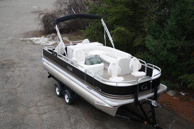 New 24 fish and fun Grand Island pontoon boat