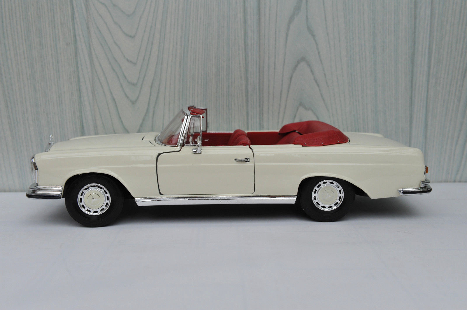 ホビーラジコン Maist  Mercedes-Benz 280SE 1966 MERCEDES BENZ 280 SE 1966 1/18 MAISTO SPECIAL EDITION 31811
