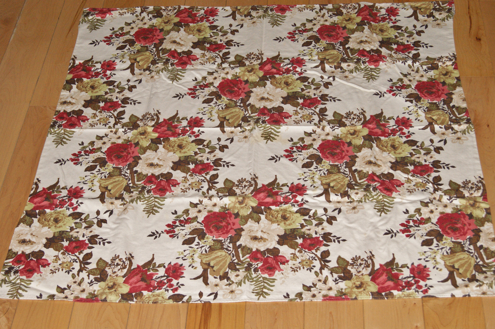 Beautiful Print Tablecloth - Floral Design - Cheltenham Fabric - 43 3/4